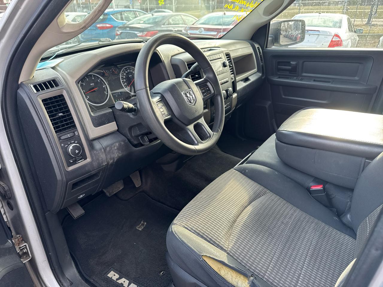 RAM 1500 4WD Crew Cab 140.5" Express 2012