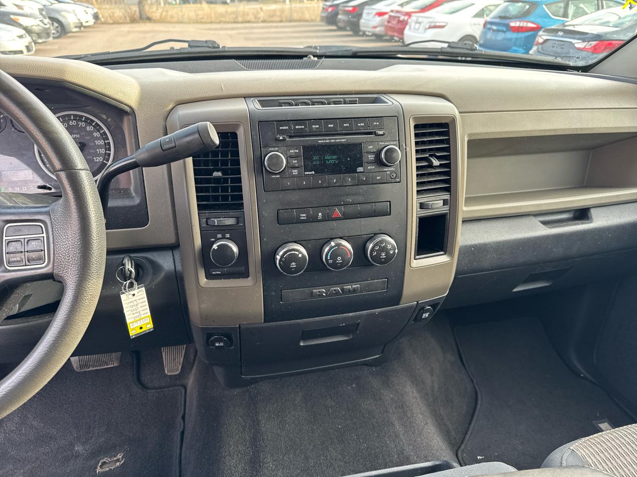 RAM 1500 4WD Crew Cab 140.5" Express 2012