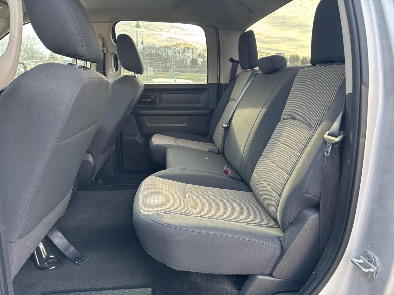 RAM 1500 4WD Crew Cab 140.5" Express 2012