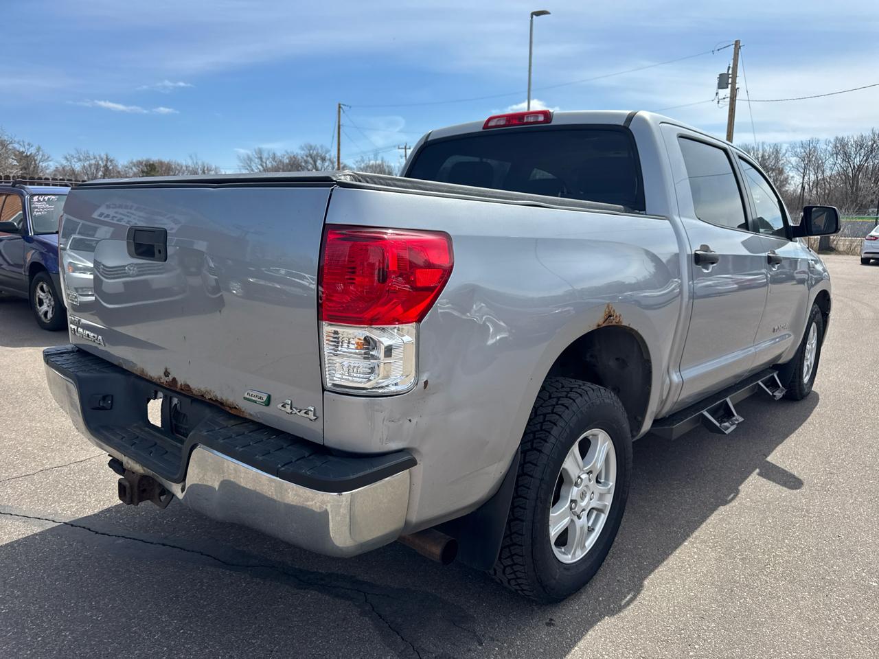 Toyota Tundra 4WD Truck CrewMax 5.7L FFV V8 6-Spd AT (Natl) 2010