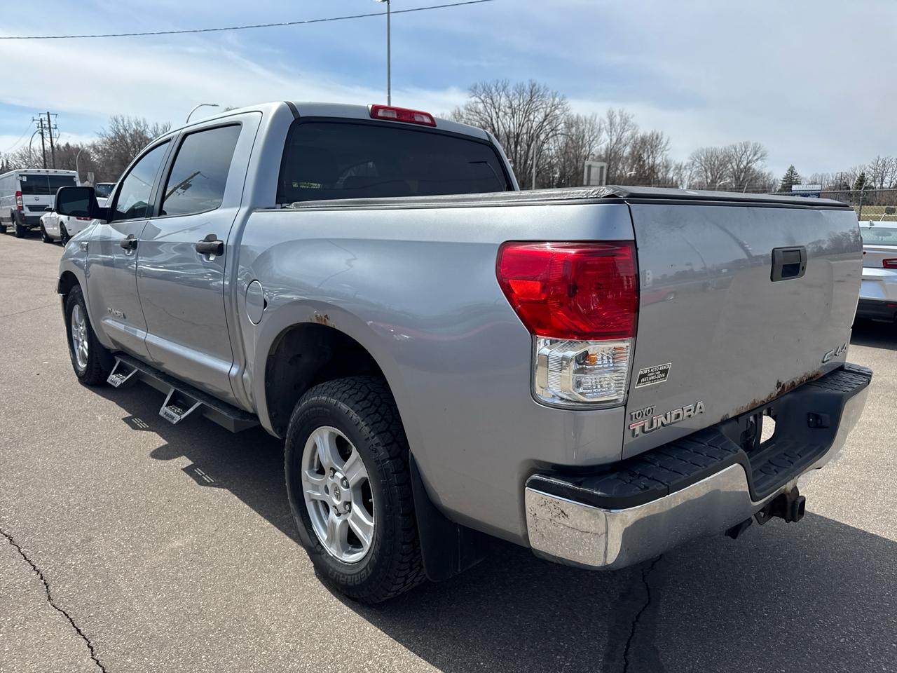 Toyota Tundra 4WD Truck CrewMax 5.7L FFV V8 6-Spd AT (Natl) 2010