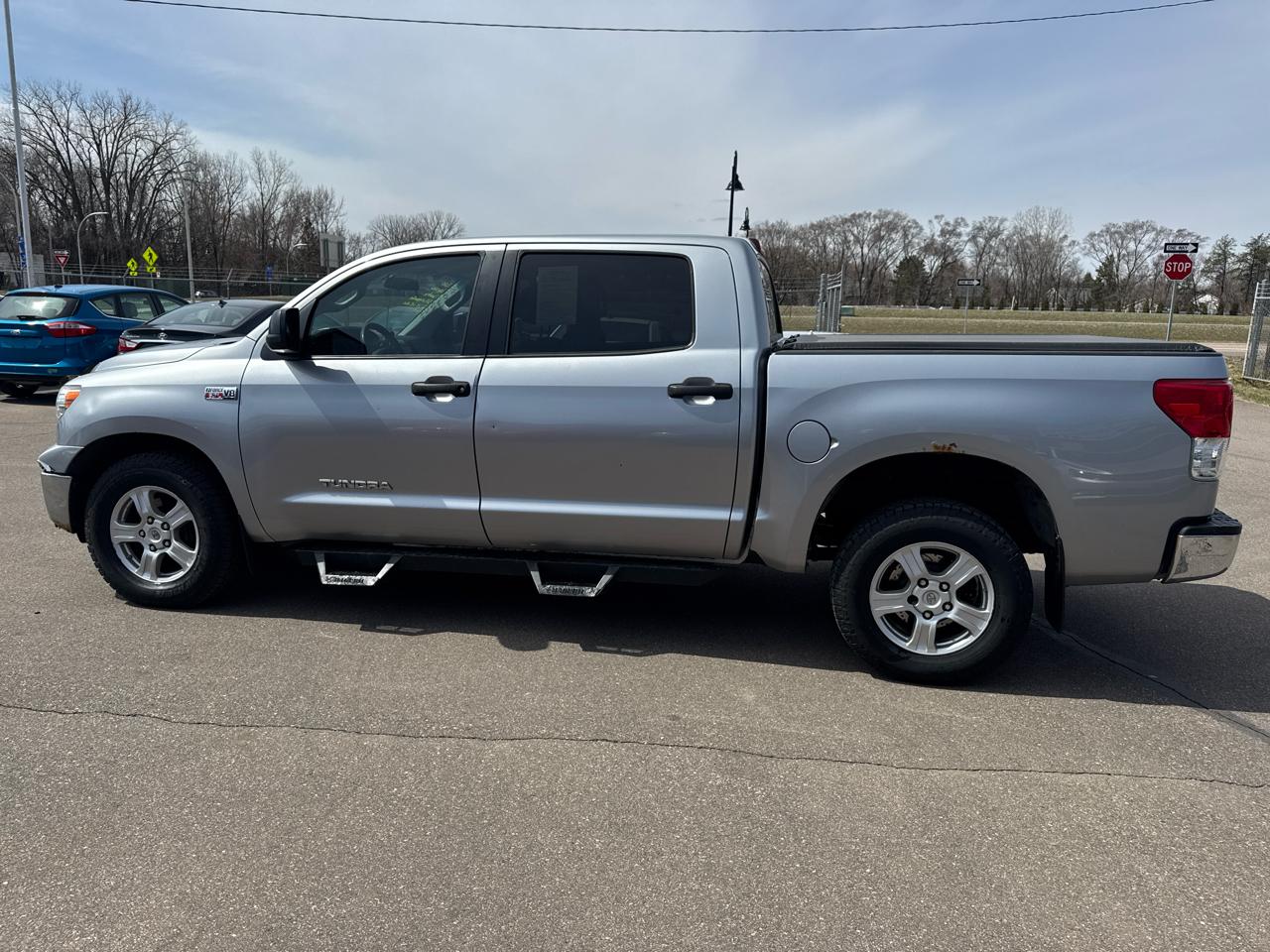 Toyota Tundra 4WD Truck CrewMax 5.7L FFV V8 6-Spd AT (Natl) 2010