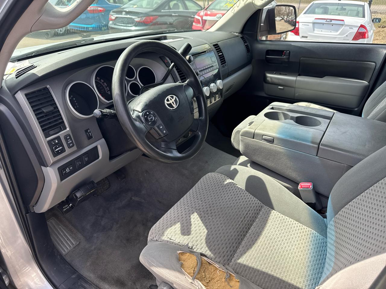 Toyota Tundra 4WD Truck CrewMax 5.7L FFV V8 6-Spd AT (Natl) 2010