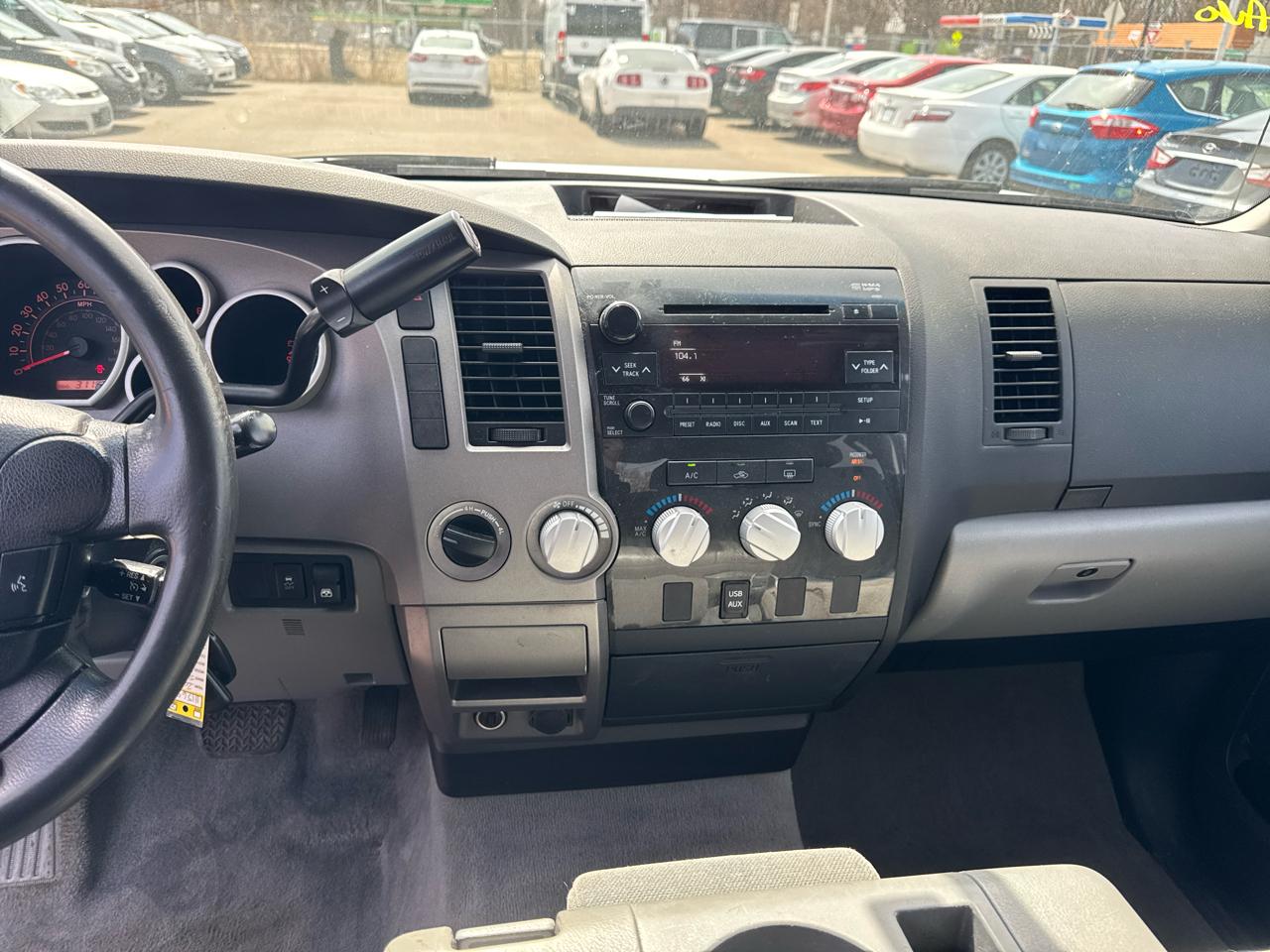 Toyota Tundra 4WD Truck CrewMax 5.7L FFV V8 6-Spd AT (Natl) 2010