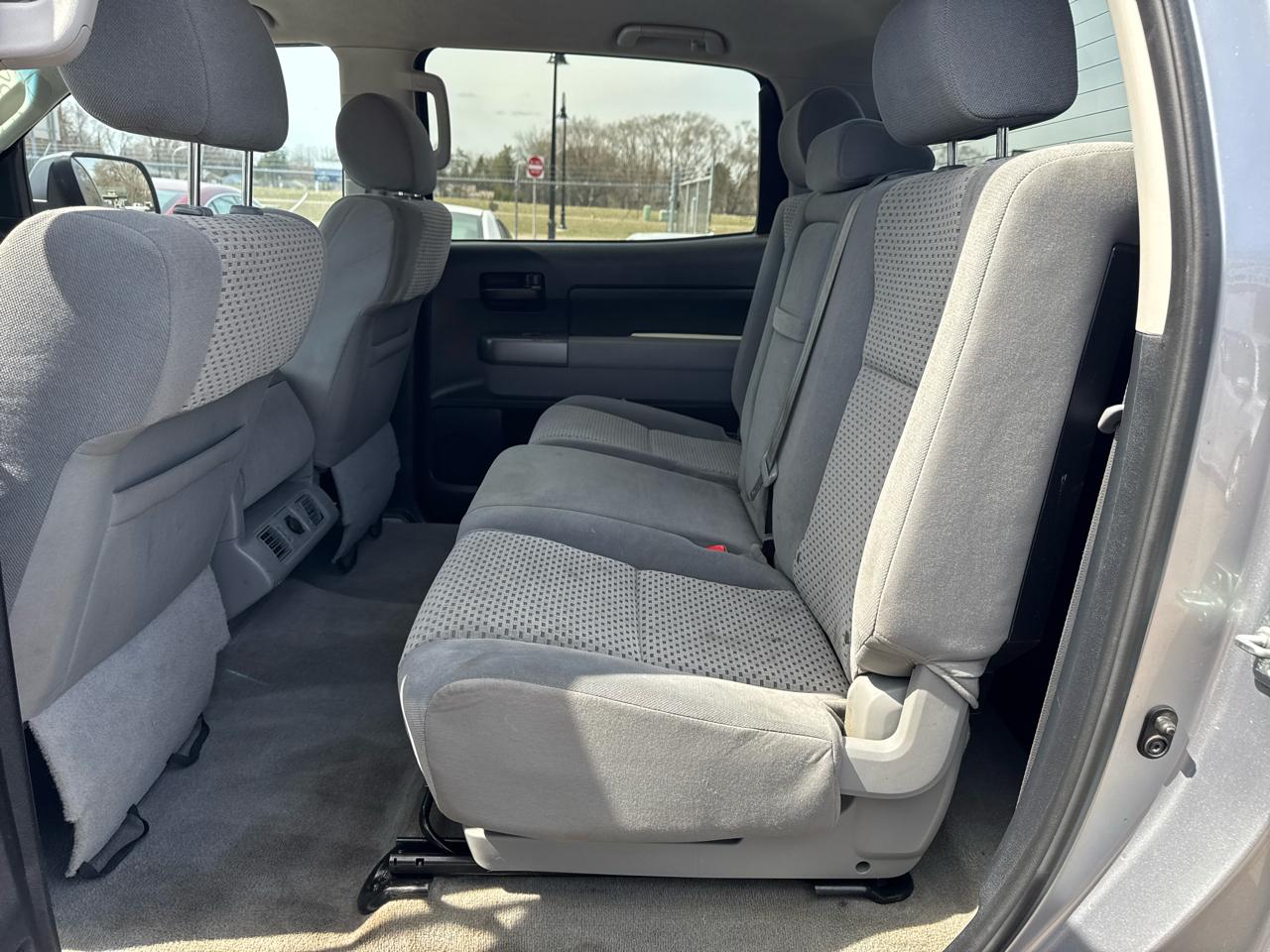 Toyota Tundra 4WD Truck CrewMax 5.7L FFV V8 6-Spd AT (Natl) 2010