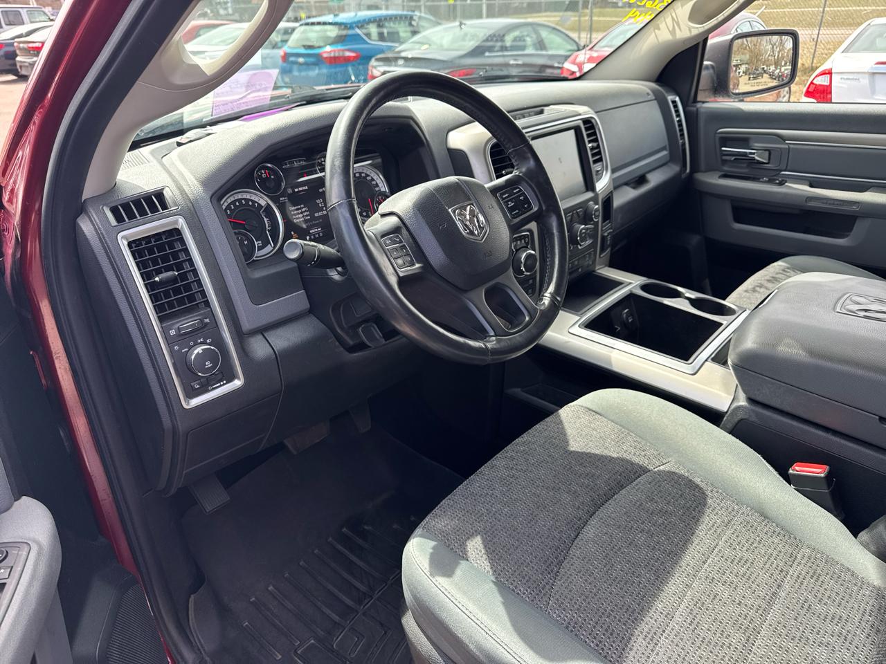 RAM 1500 4WD Crew Cab 140.5" Big Horn 2014