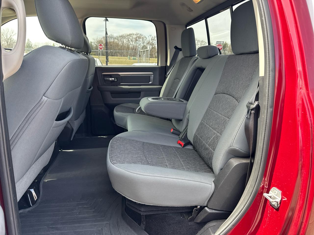 RAM 1500 4WD Crew Cab 140.5" Big Horn 2014