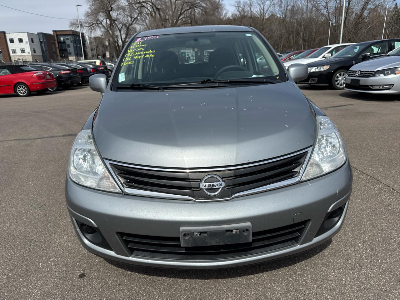 Nissan Versa 5dr HB I4 Auto 1.8 S 2011