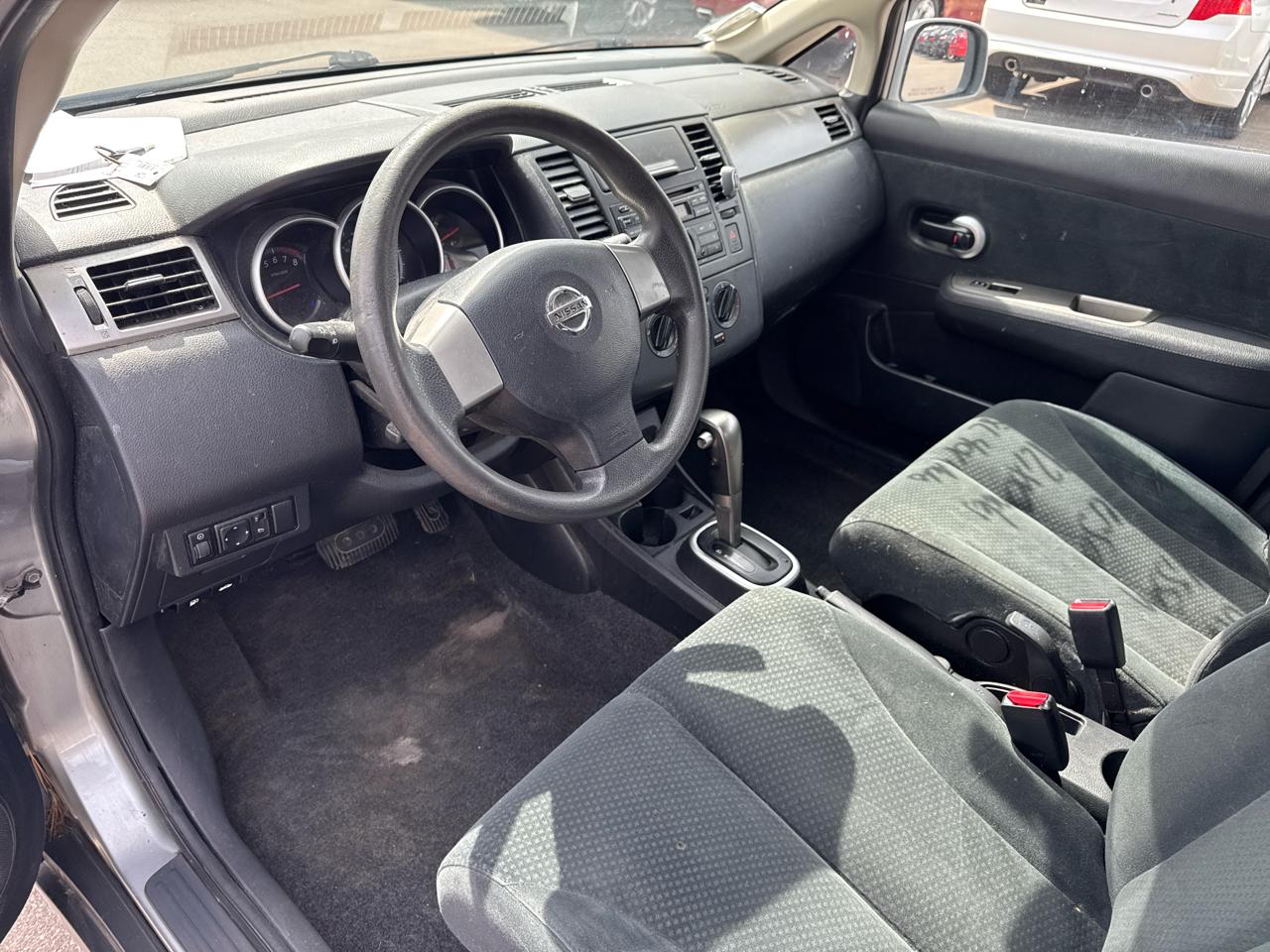 Nissan Versa 5dr HB I4 Auto 1.8 S 2011