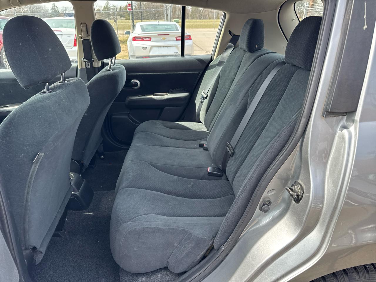 Nissan Versa 5dr HB I4 Auto 1.8 S 2011