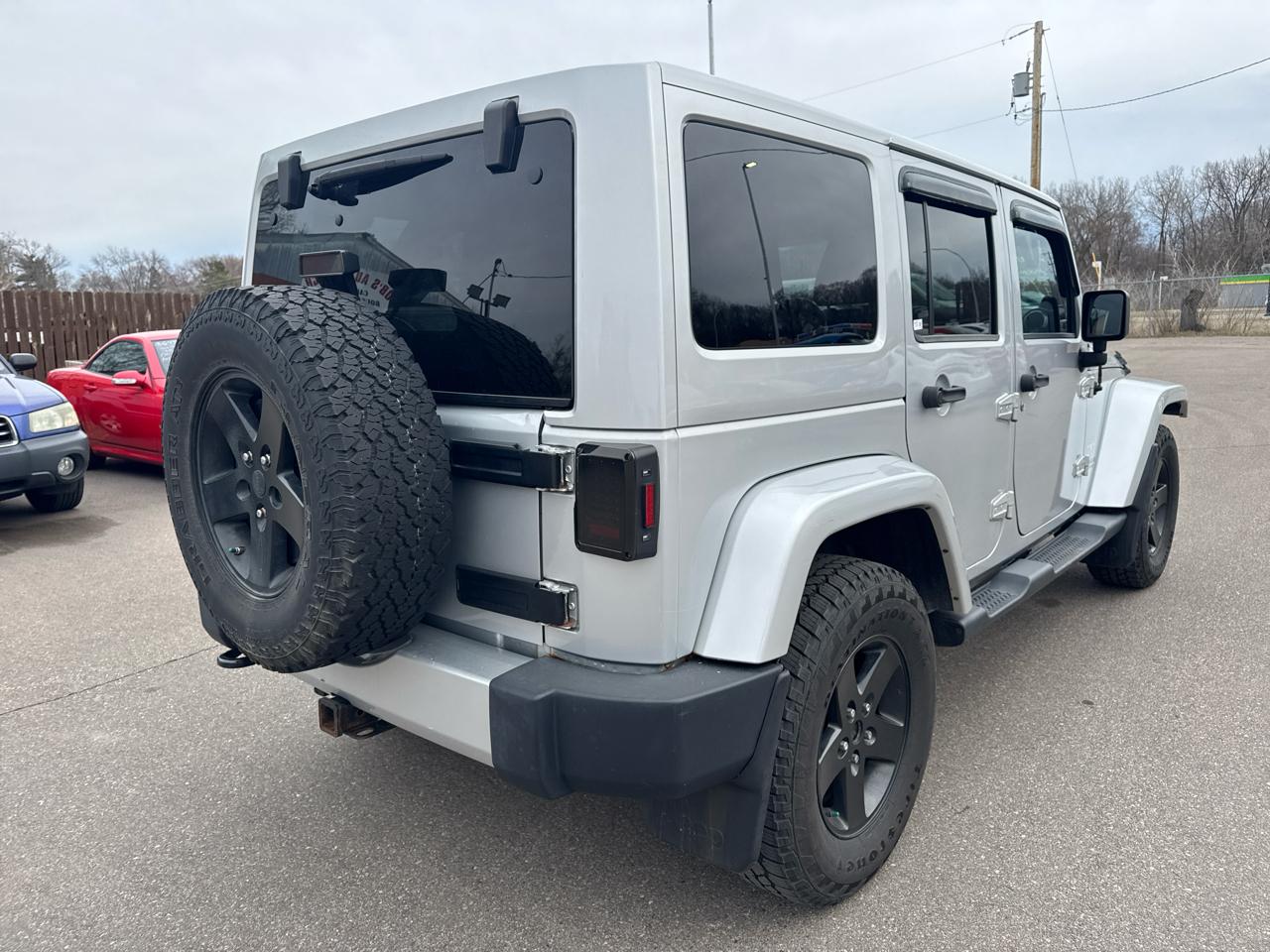 Jeep Wrangler Unlimited 4WD 4dr Sahara 2012