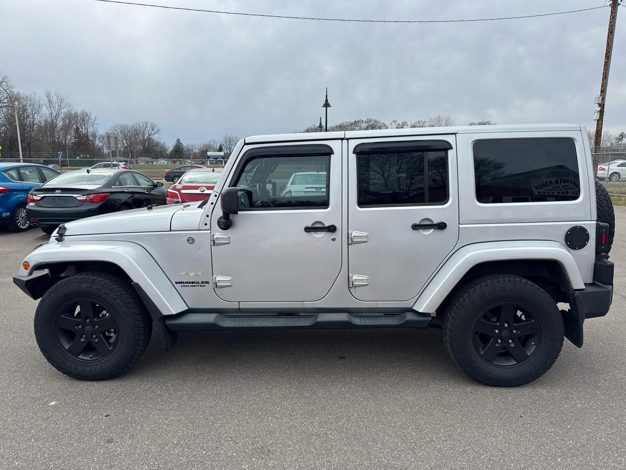 Jeep Wrangler Unlimited 4WD 4dr Sahara 2012