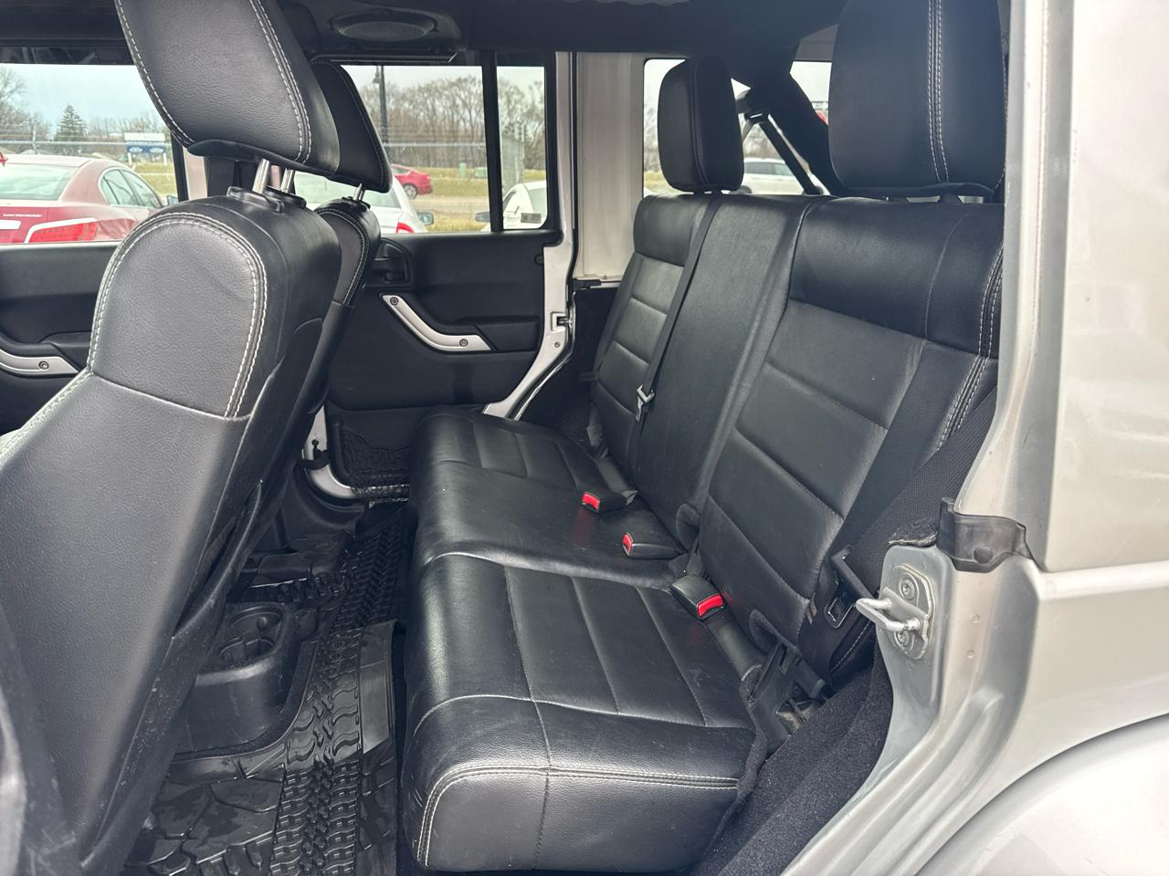 Jeep Wrangler Unlimited 4WD 4dr Sahara 2012