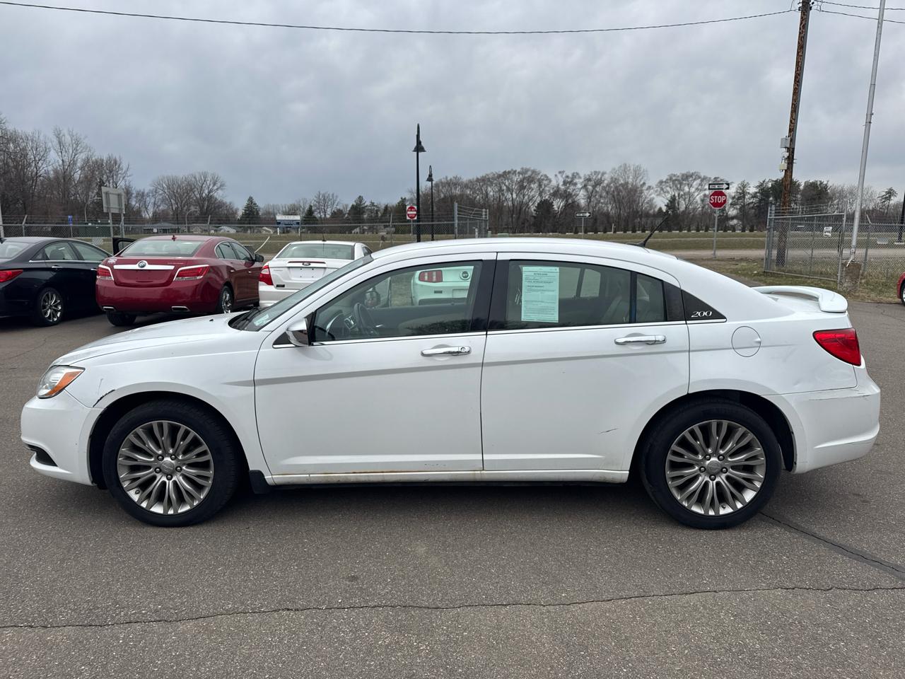 Chrysler 200 4dr Sdn Limited 2011
