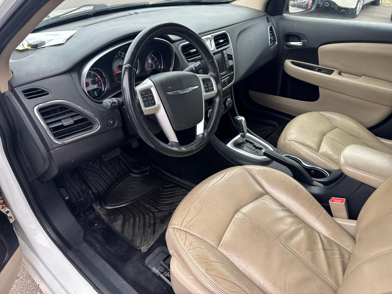 Chrysler 200 4dr Sdn Limited 2011