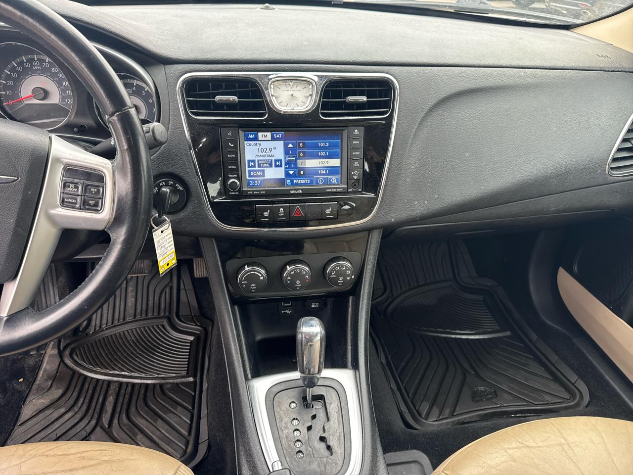 Chrysler 200 4dr Sdn Limited 2011