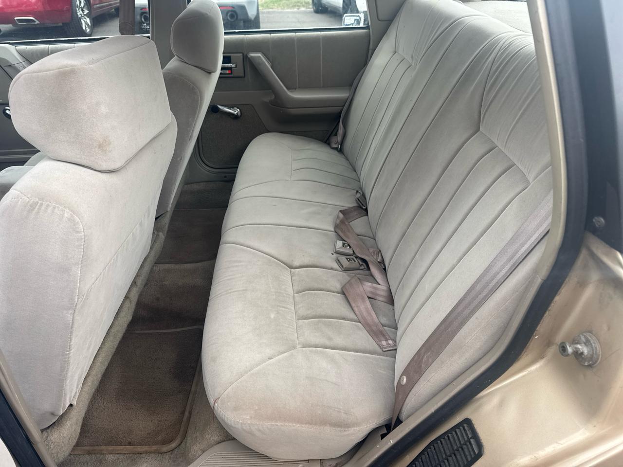 Oldsmobile Ciera 4dr Sedan Series II - R7C 1995