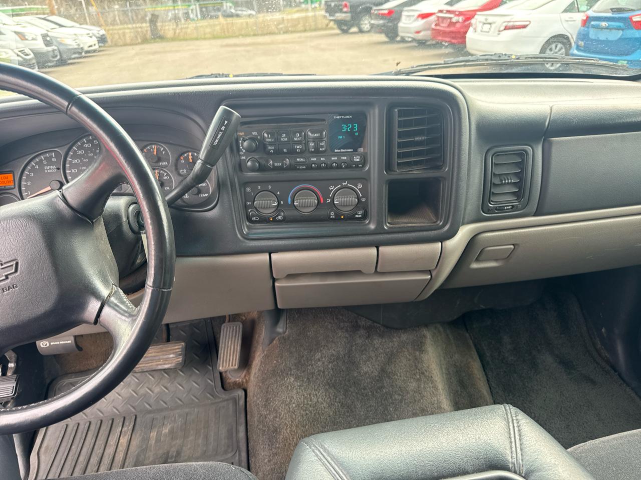 Chevrolet Suburban 4dr 1500 4WD LS 2002