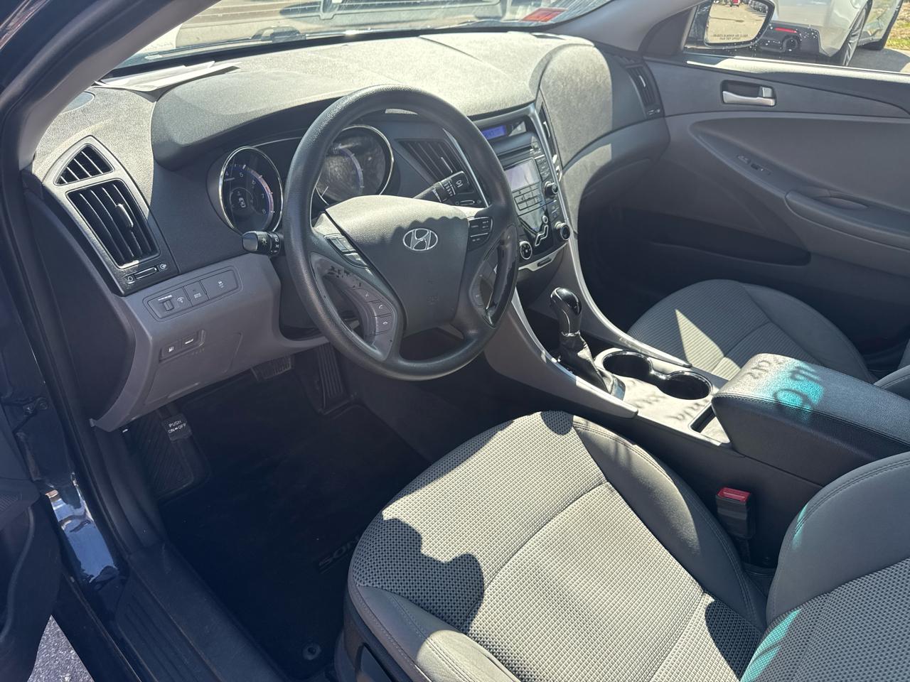 Hyundai Sonata 4dr Sdn 2.4L Auto GLS 2012