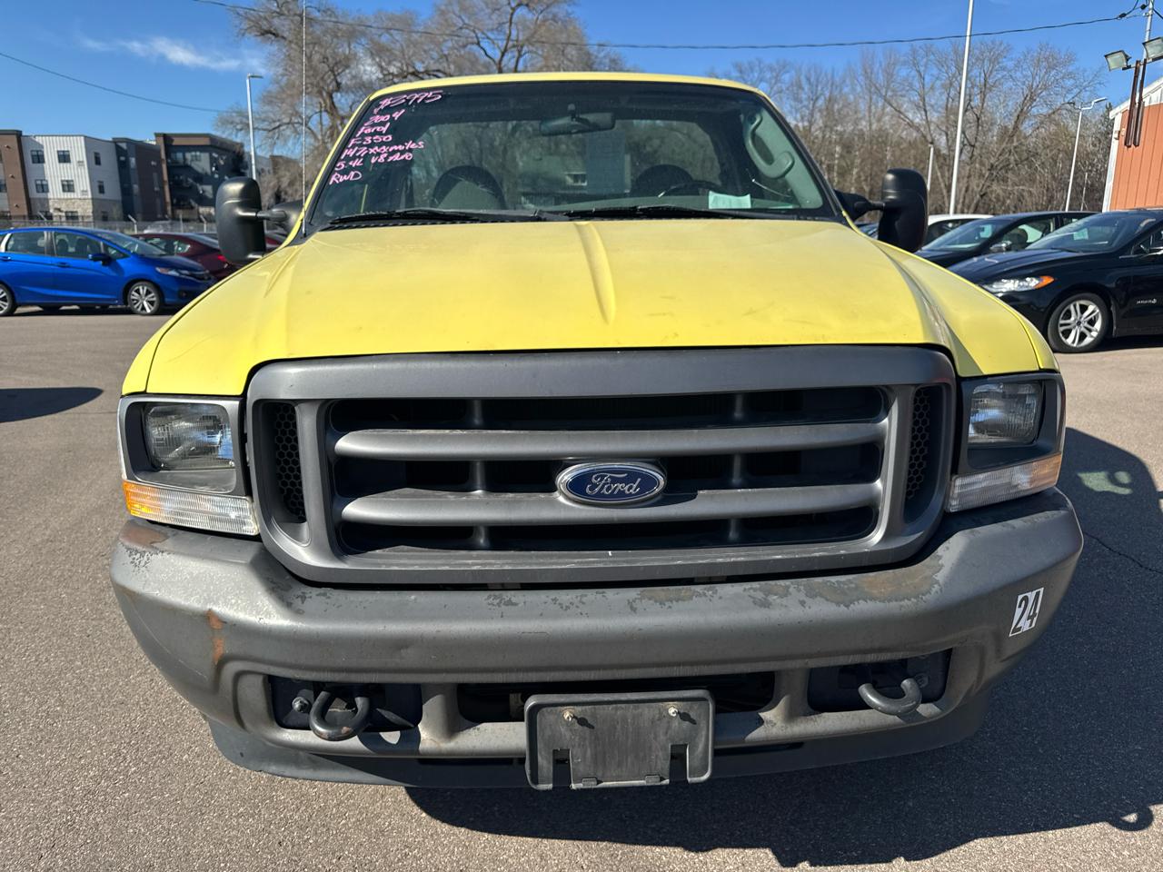 Ford Super Duty F-350 SRW Reg Cab 137" XLT 2004