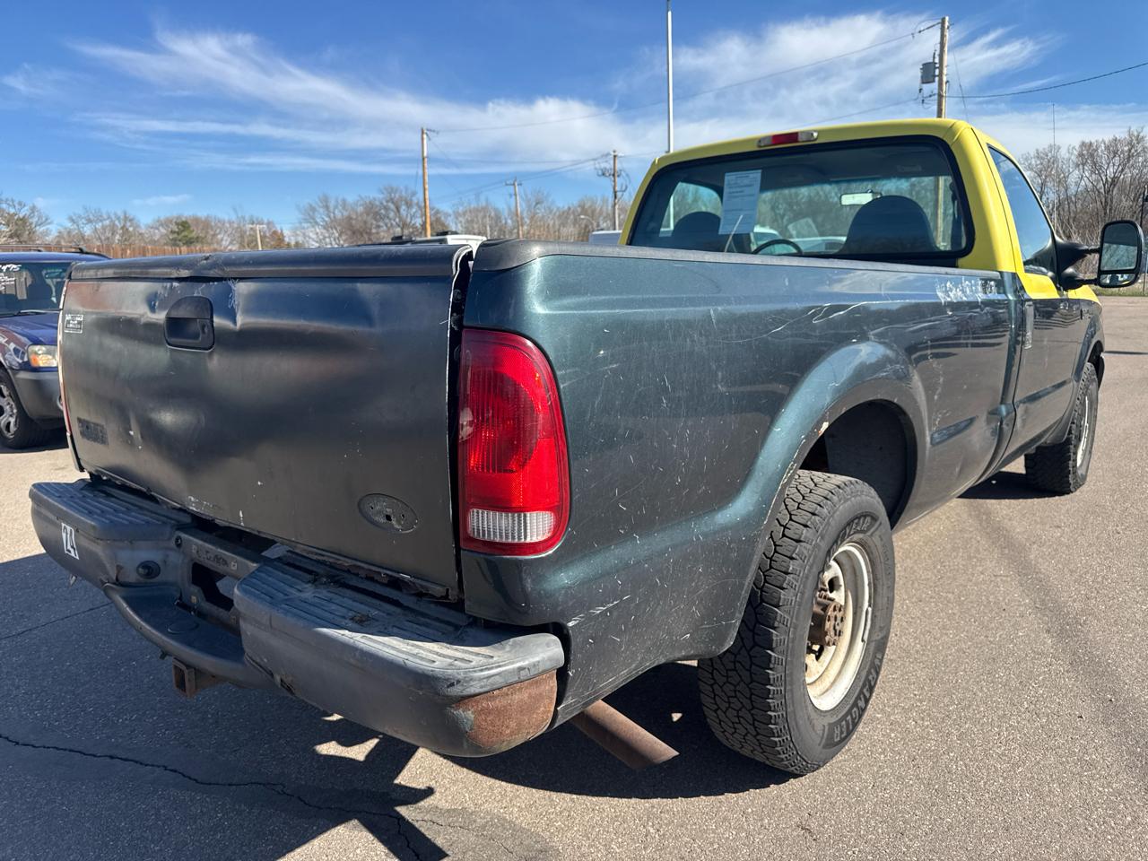 Ford Super Duty F-350 SRW Reg Cab 137" XLT 2004