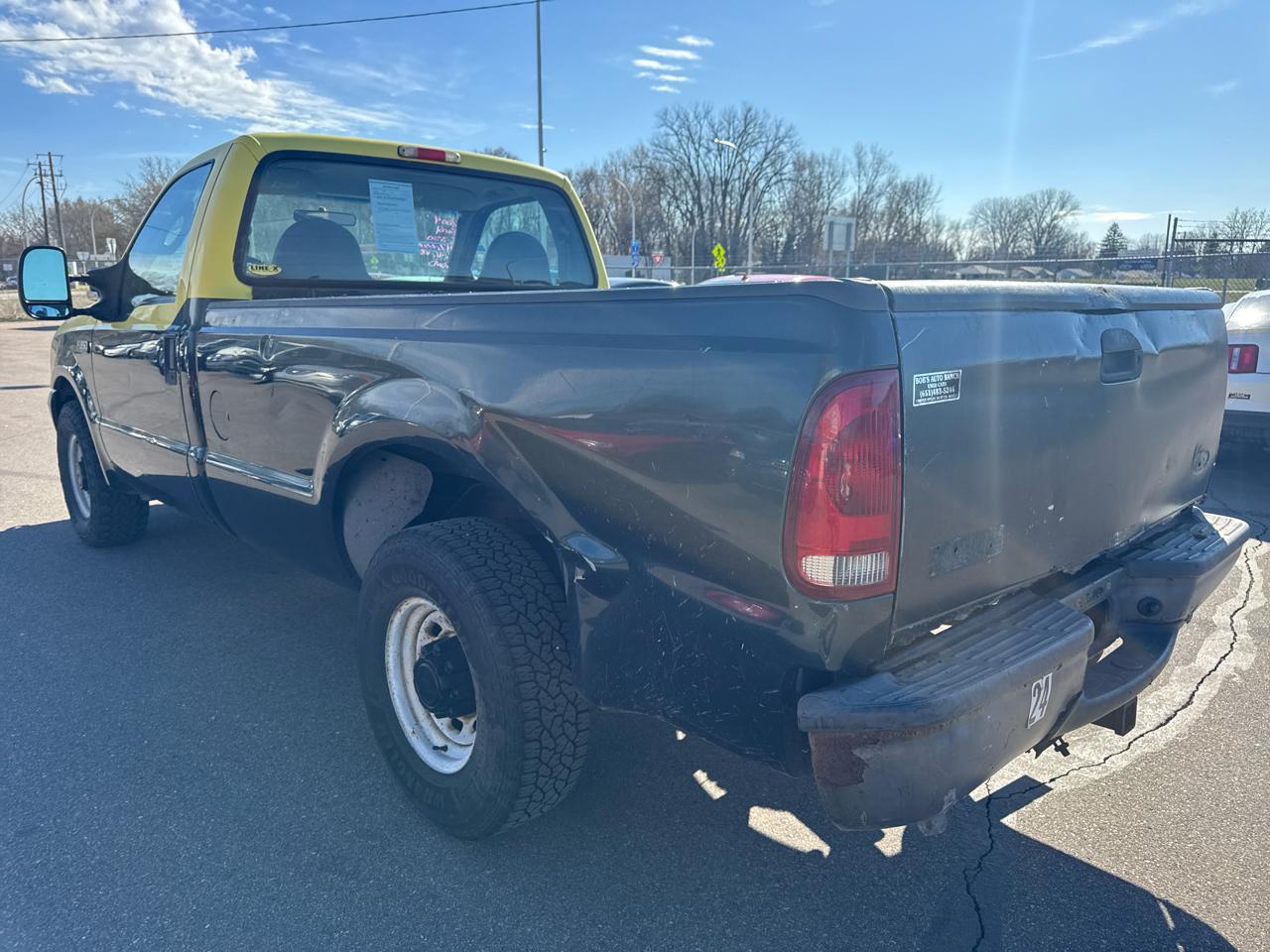 Ford Super Duty F-350 SRW Reg Cab 137" XLT 2004