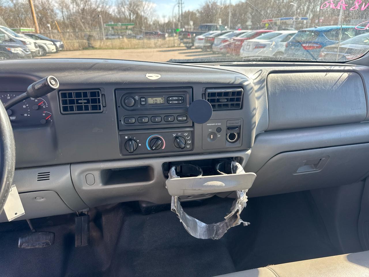 Ford Super Duty F-350 SRW Reg Cab 137" XLT 2004