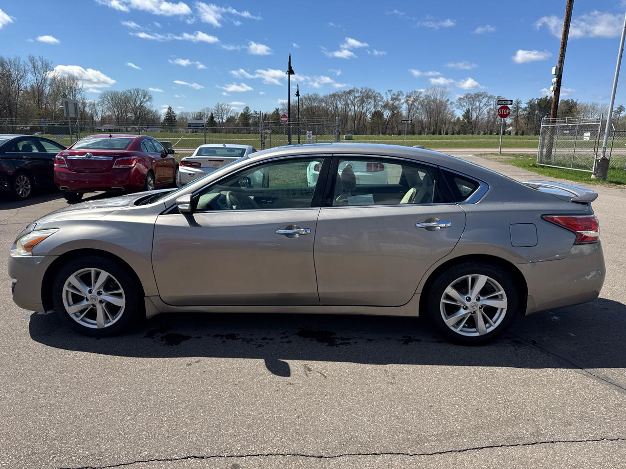 Nissan Altima 4dr Sdn I4 2.5 SV 2014