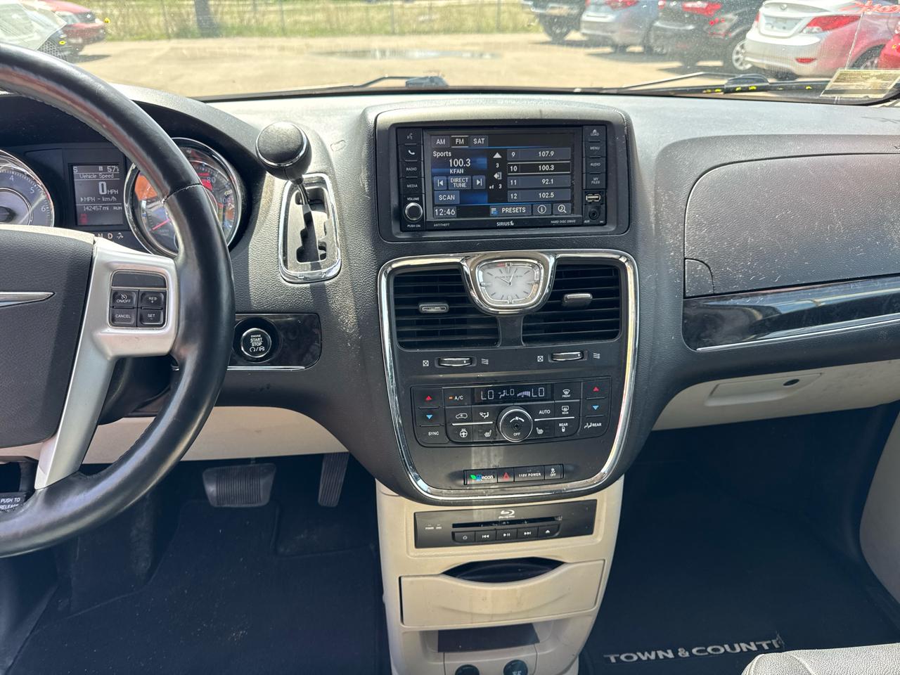 Chrysler Town & Country 4dr Wgn Touring-L 2014