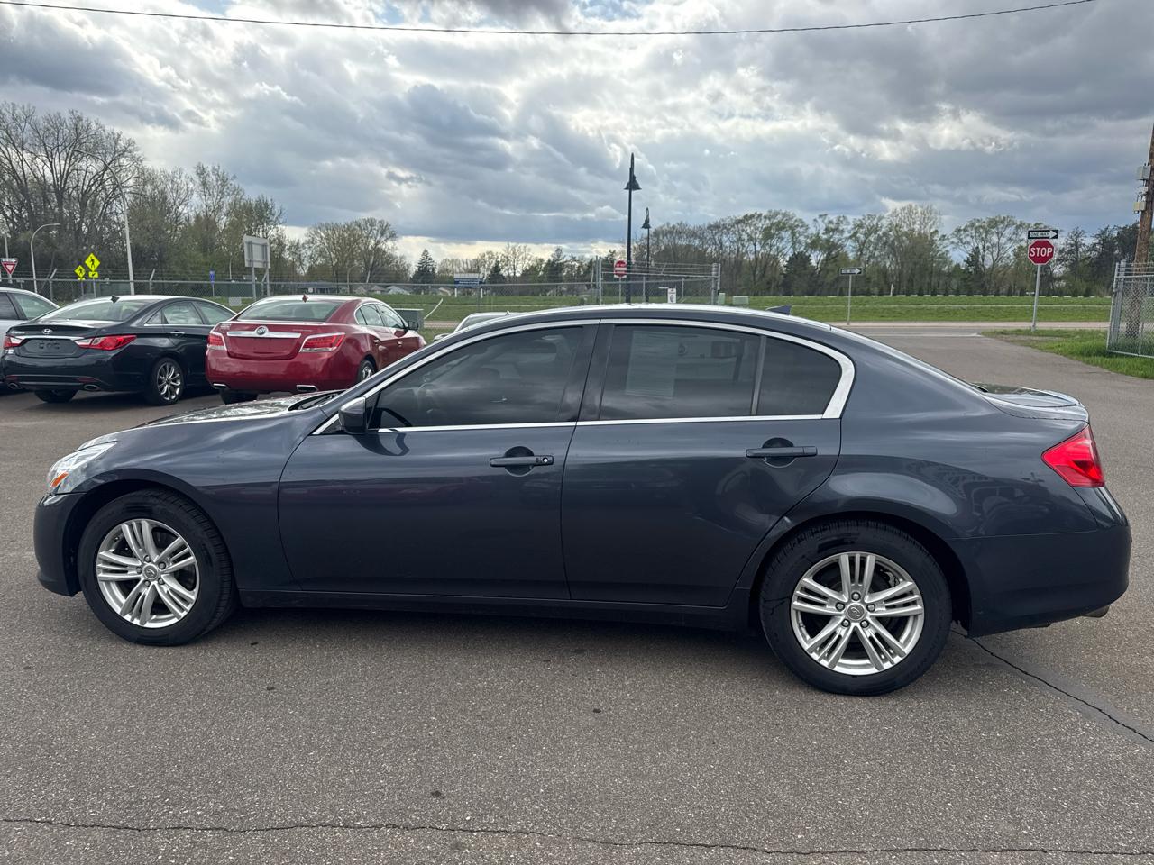 Infiniti G37 Sedan 4dr x AWD 2012