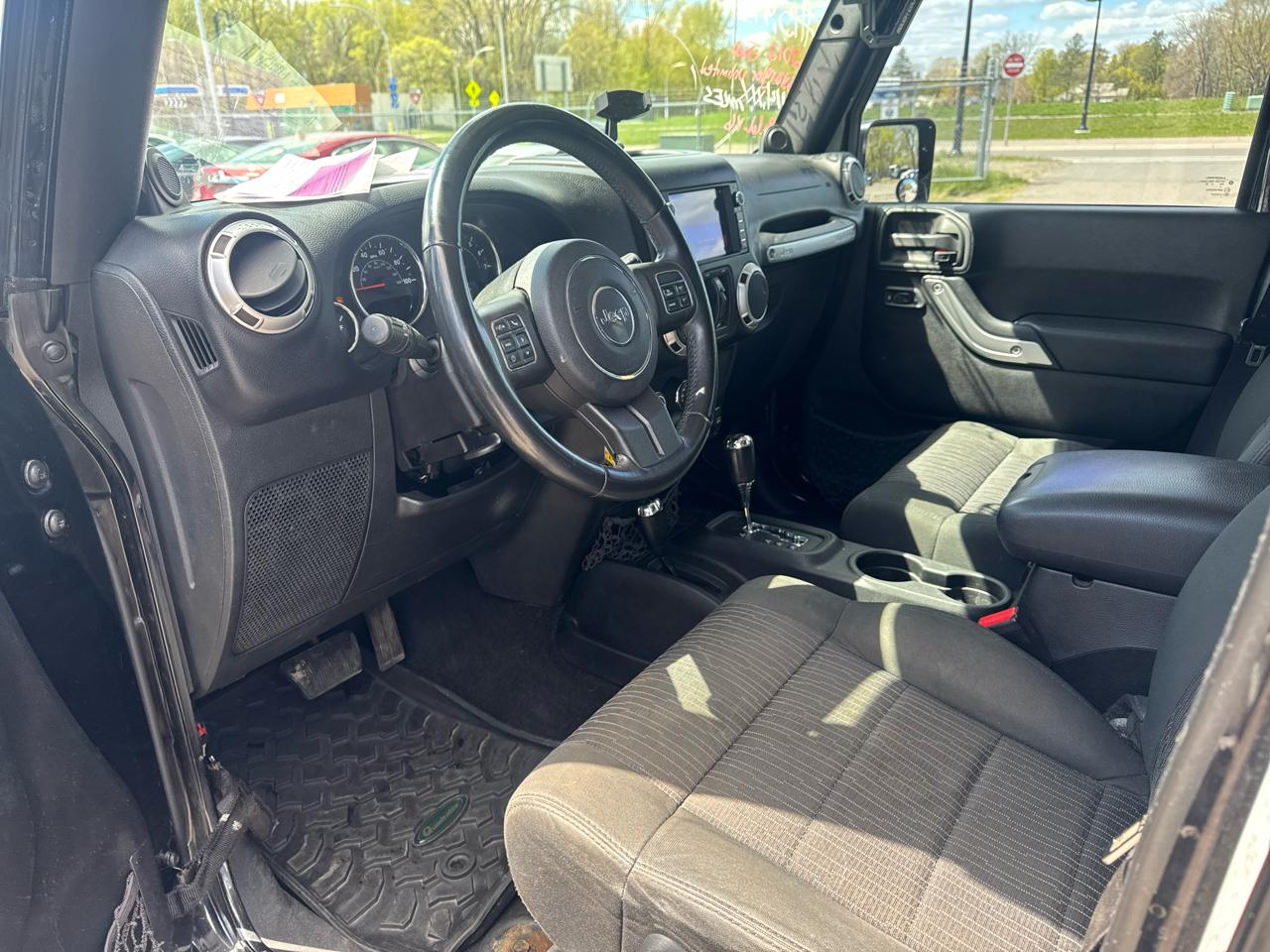 Jeep Wrangler Unlimited 4WD 4dr Sahara 2012