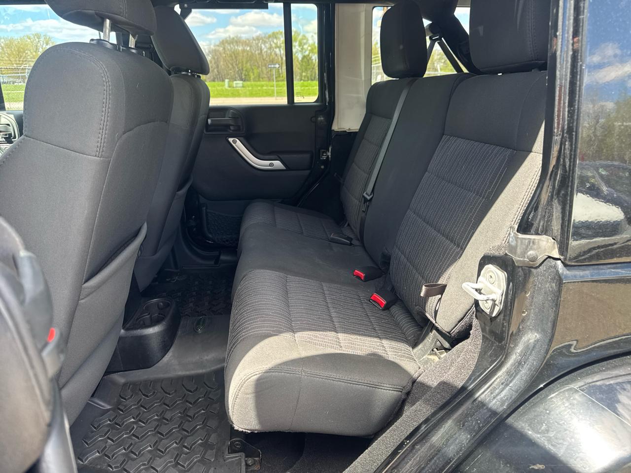 Jeep Wrangler Unlimited 4WD 4dr Sahara 2012