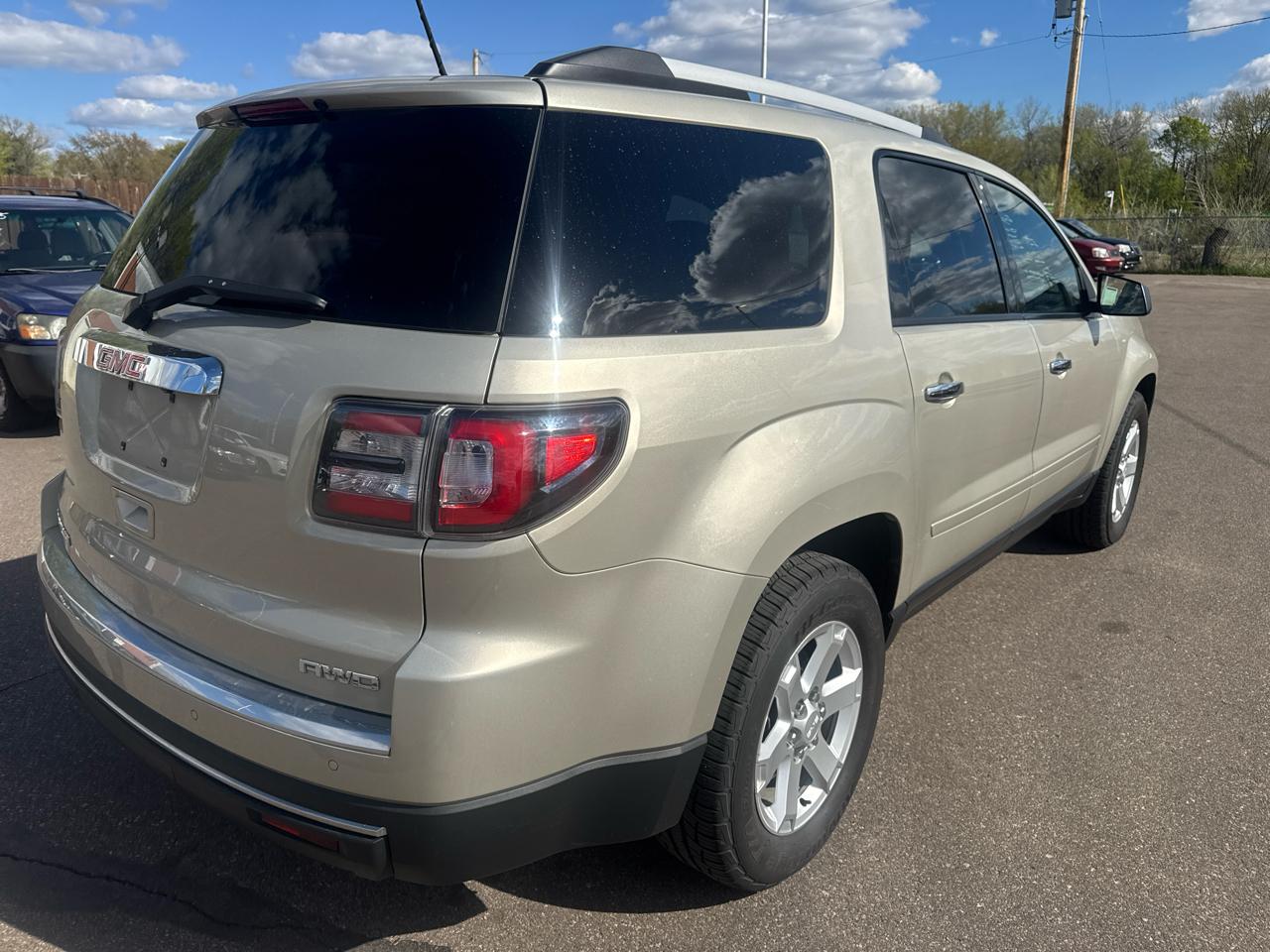 GMC Acadia AWD 4dr SLE w/SLE-2 2015