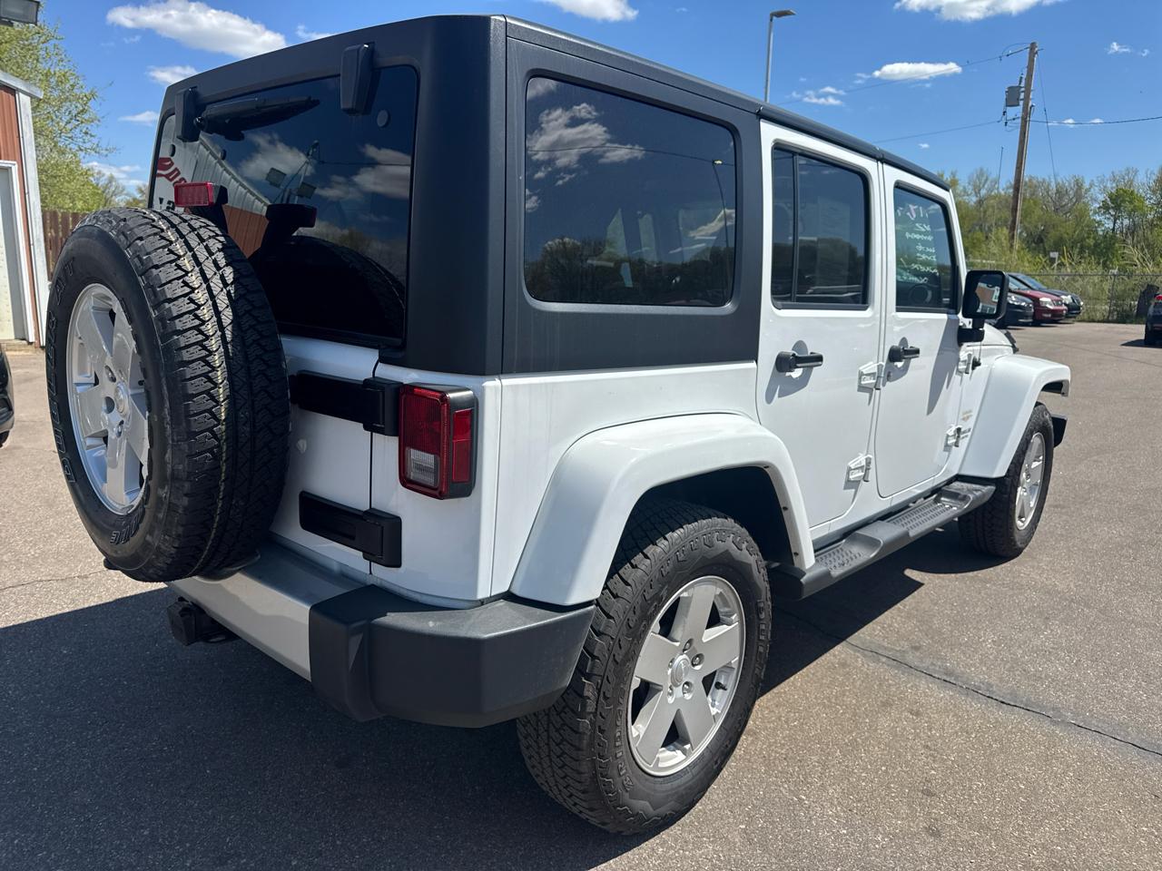 Jeep Wrangler Unlimited 4WD 4dr Sahara 2012