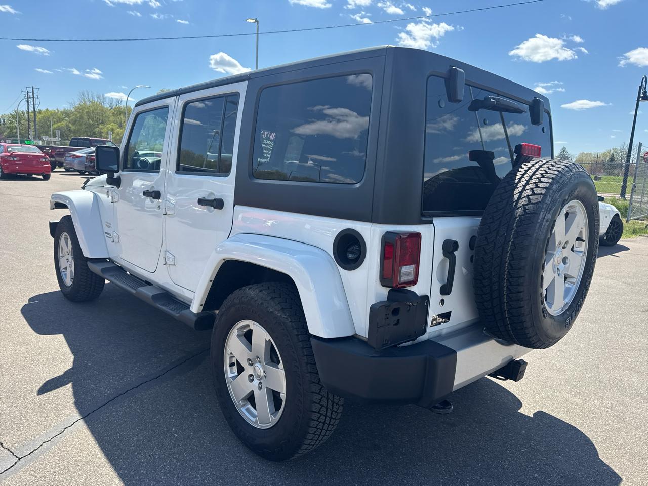 Jeep Wrangler Unlimited 4WD 4dr Sahara 2012