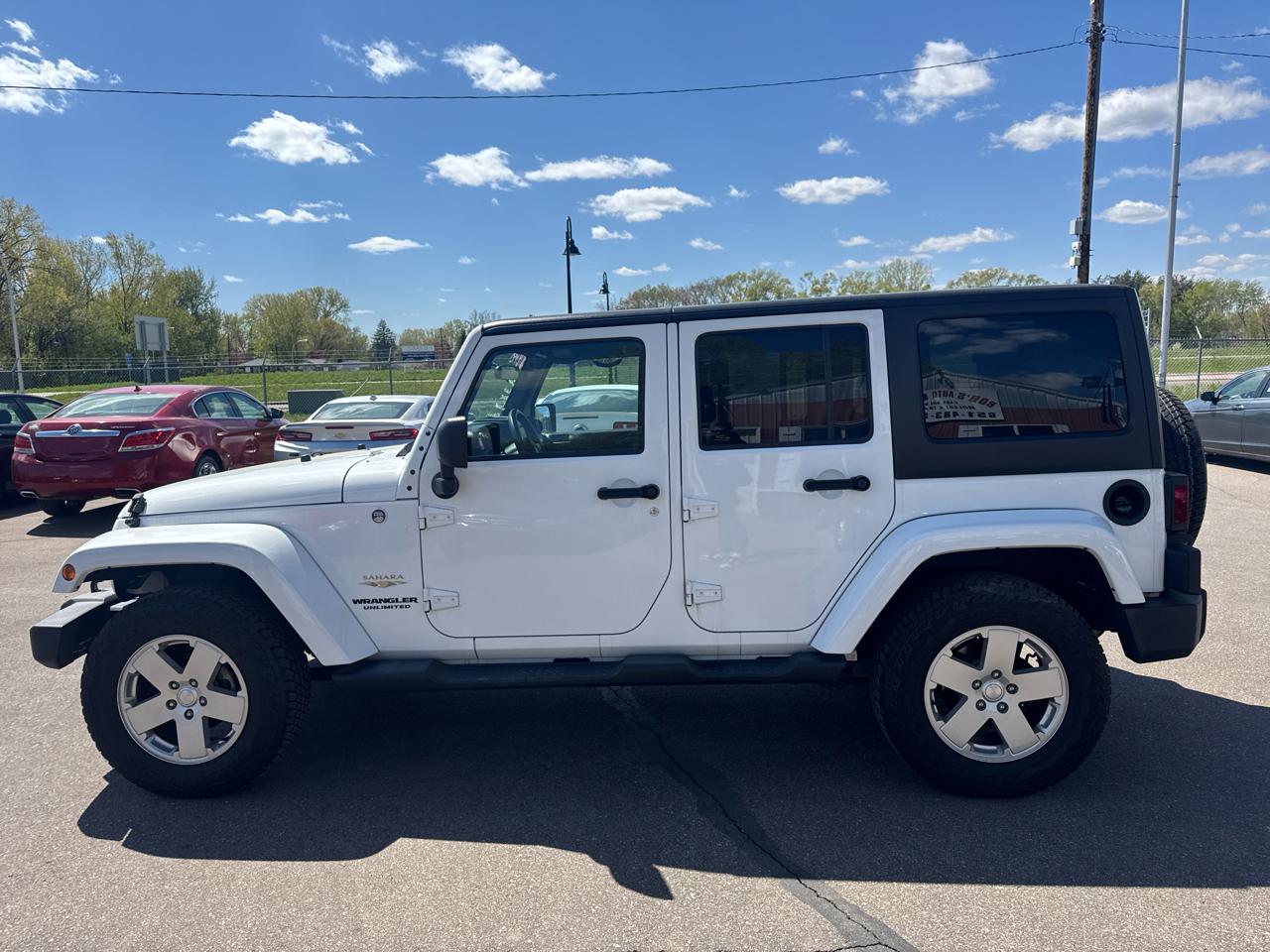 Jeep Wrangler Unlimited 4WD 4dr Sahara 2012