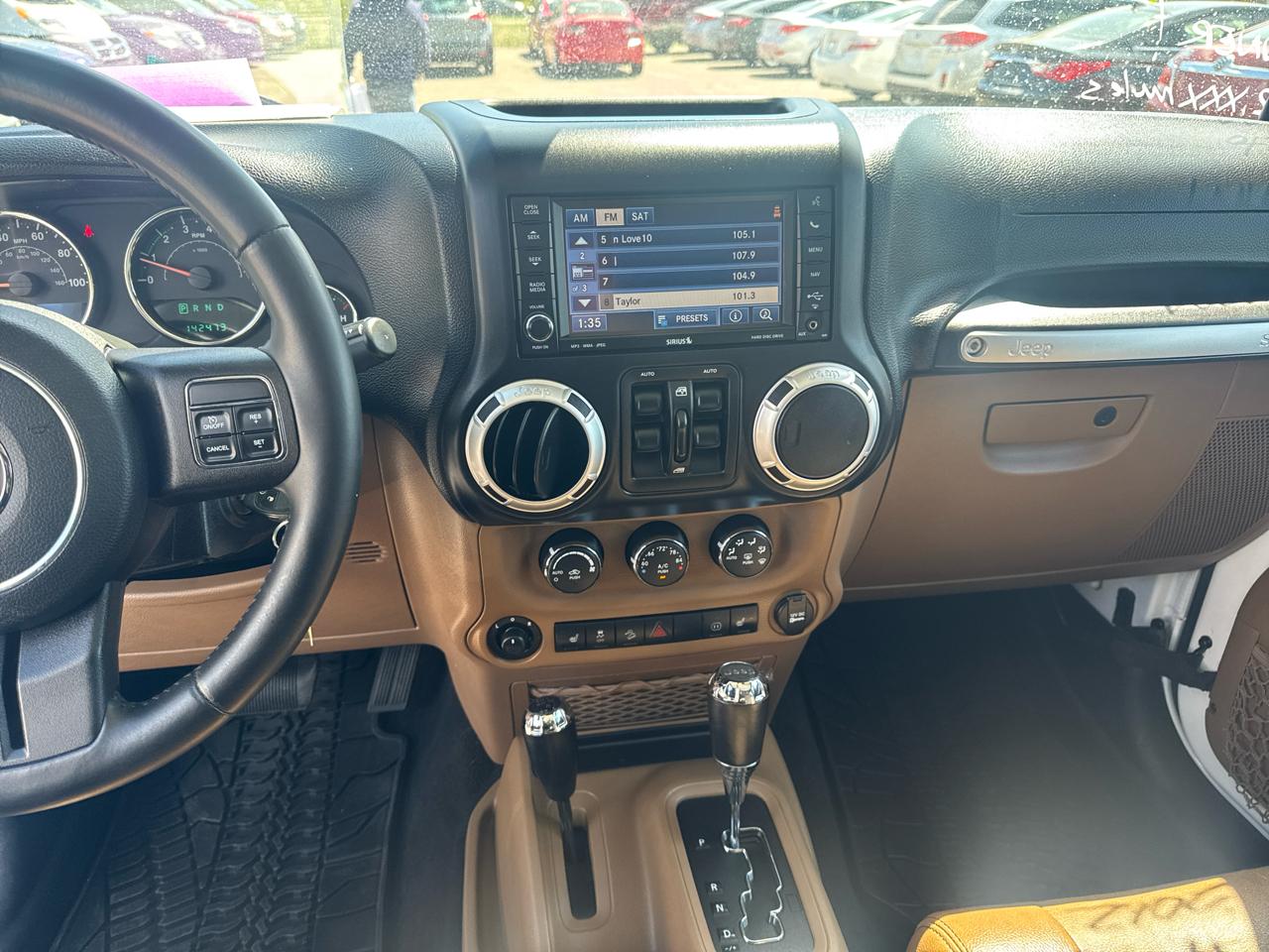 Jeep Wrangler Unlimited 4WD 4dr Sahara 2012