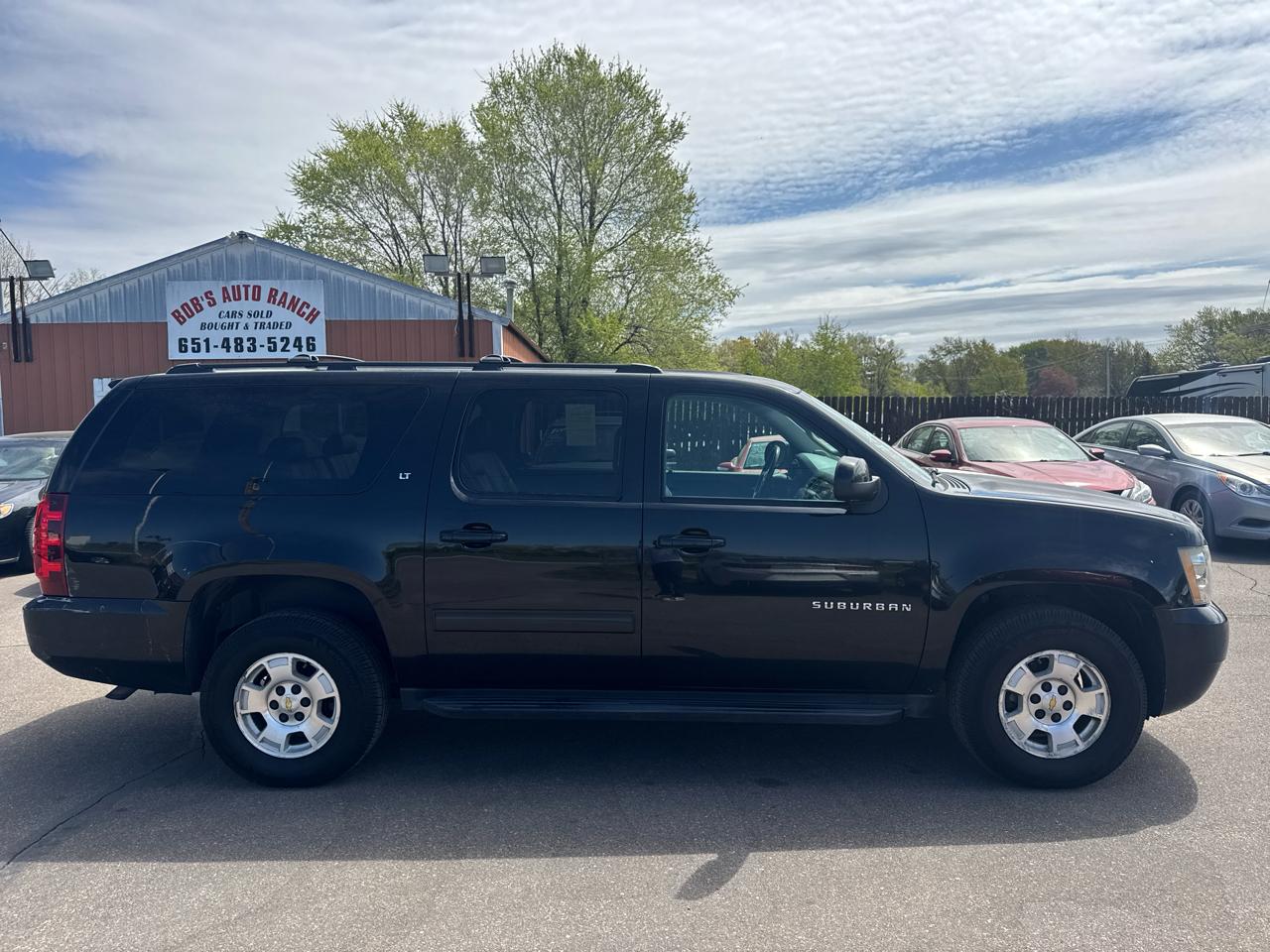 Chevrolet Suburban 4WD 4dr 1500 LT 2013