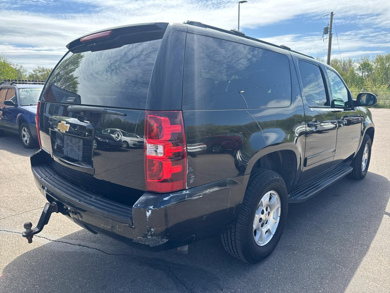 Chevrolet Suburban 4WD 4dr 1500 LT 2013