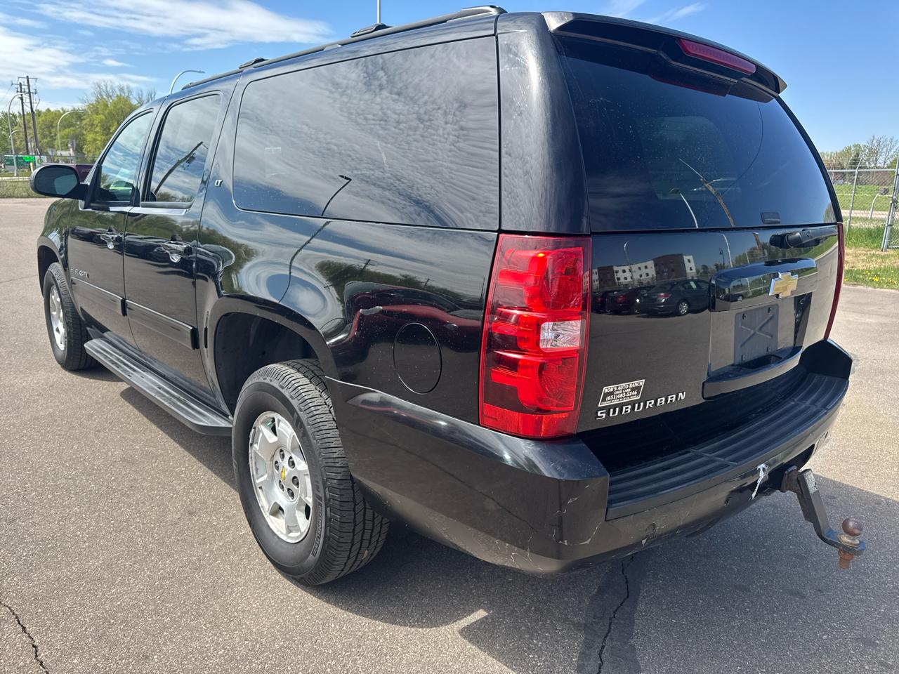 Chevrolet Suburban 4WD 4dr 1500 LT 2013