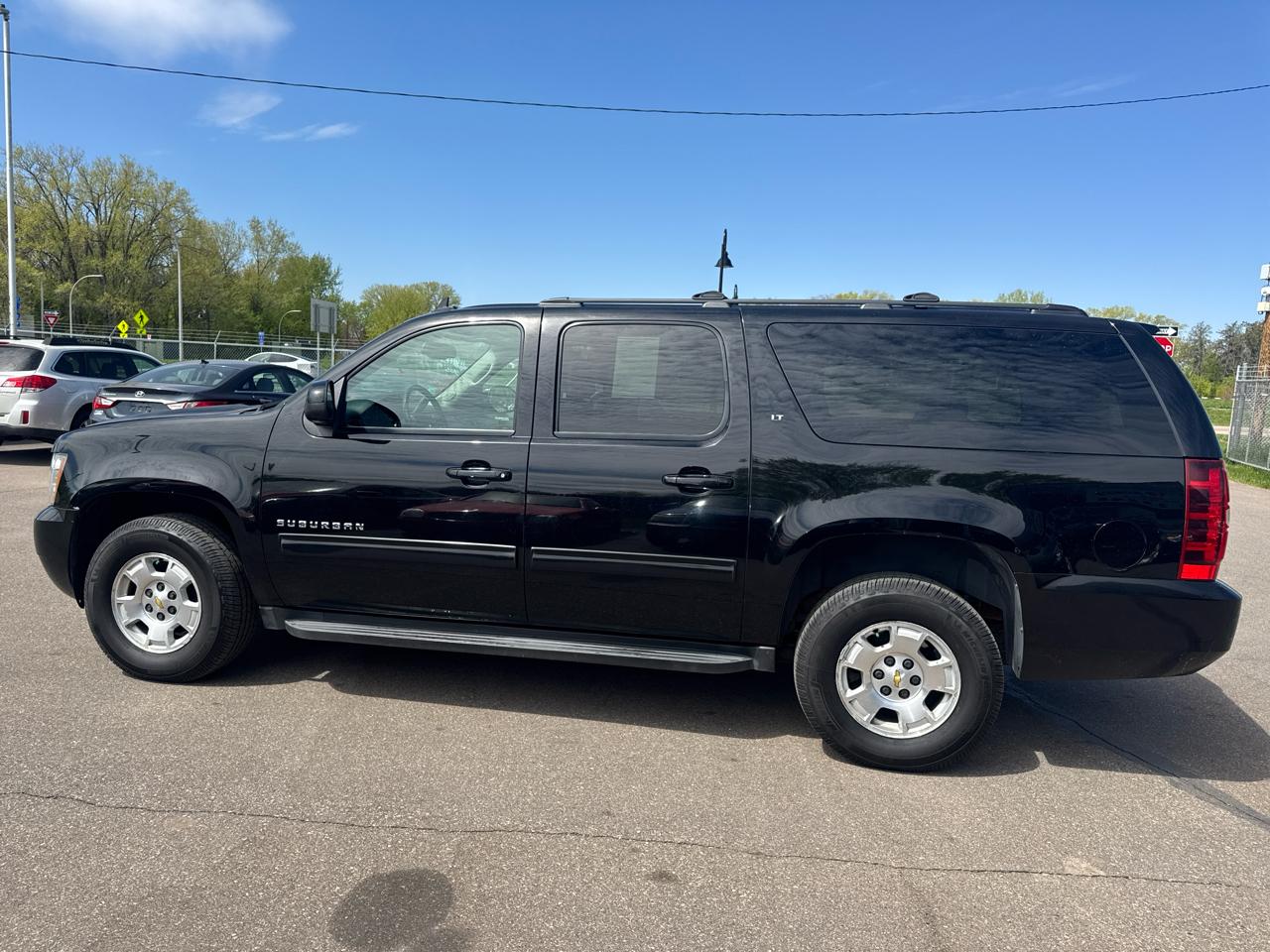 Chevrolet Suburban 4WD 4dr 1500 LT 2013