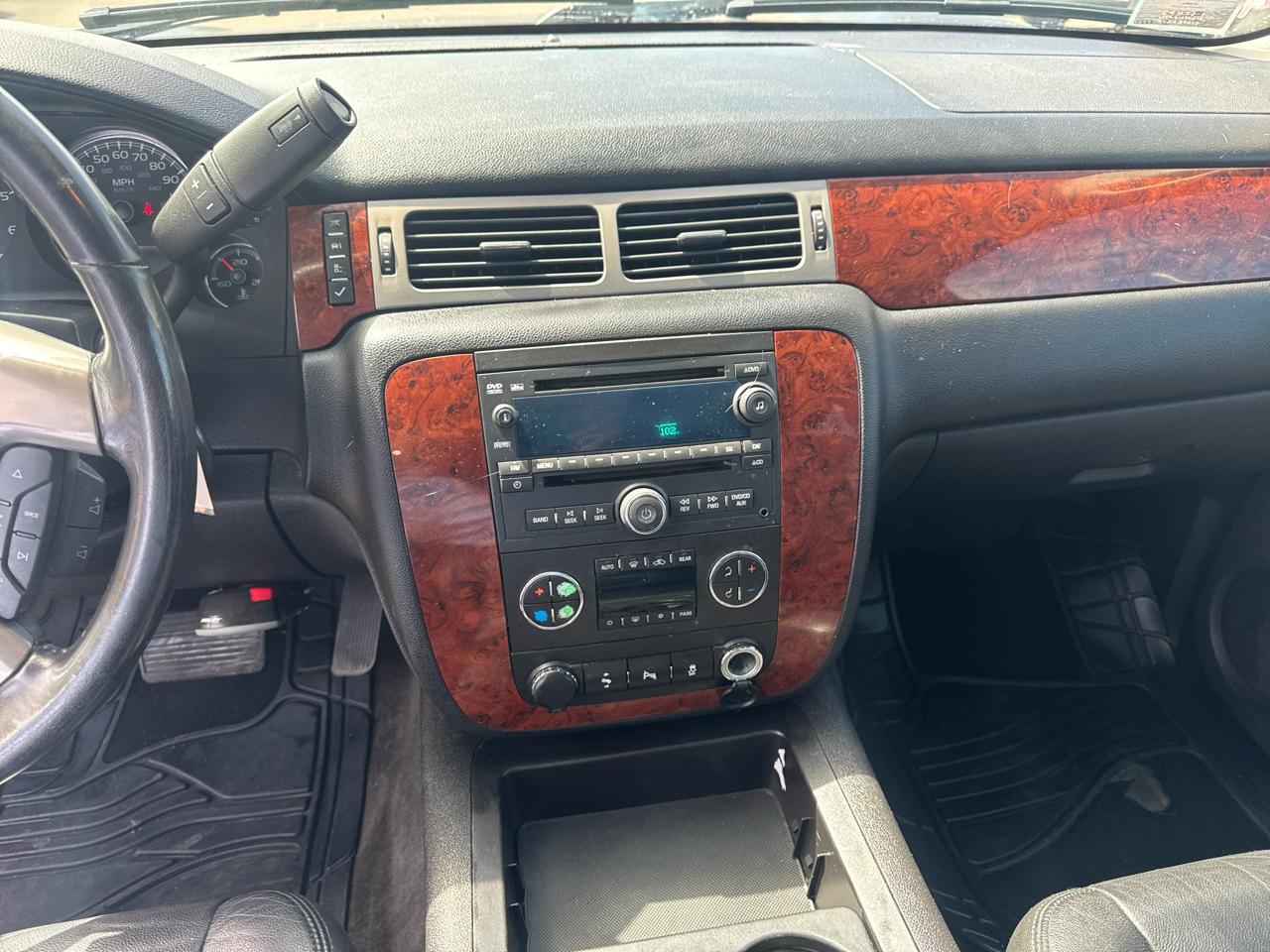 Chevrolet Suburban 4WD 4dr 1500 LT 2013