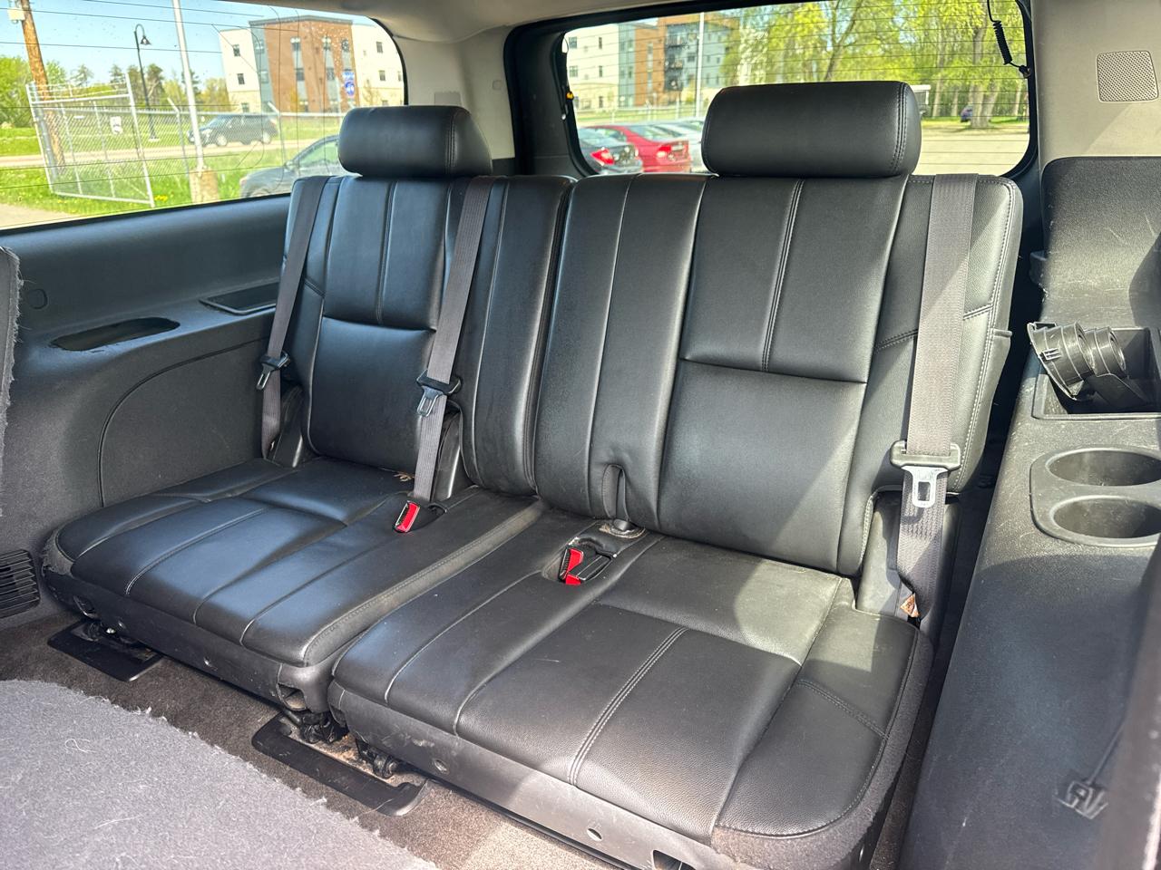 Chevrolet Suburban 4WD 4dr 1500 LT 2013