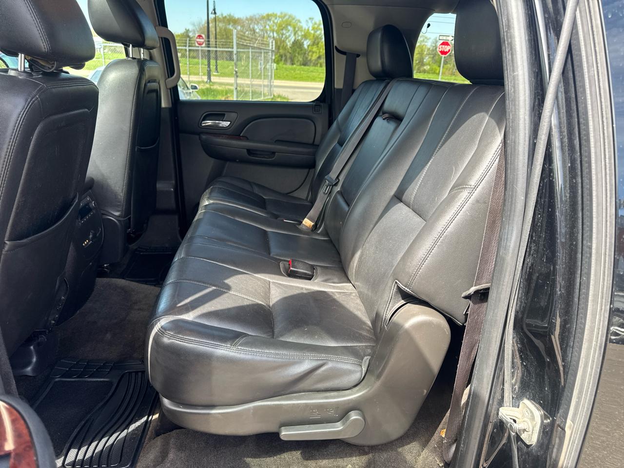 Chevrolet Suburban 4WD 4dr 1500 LT 2013