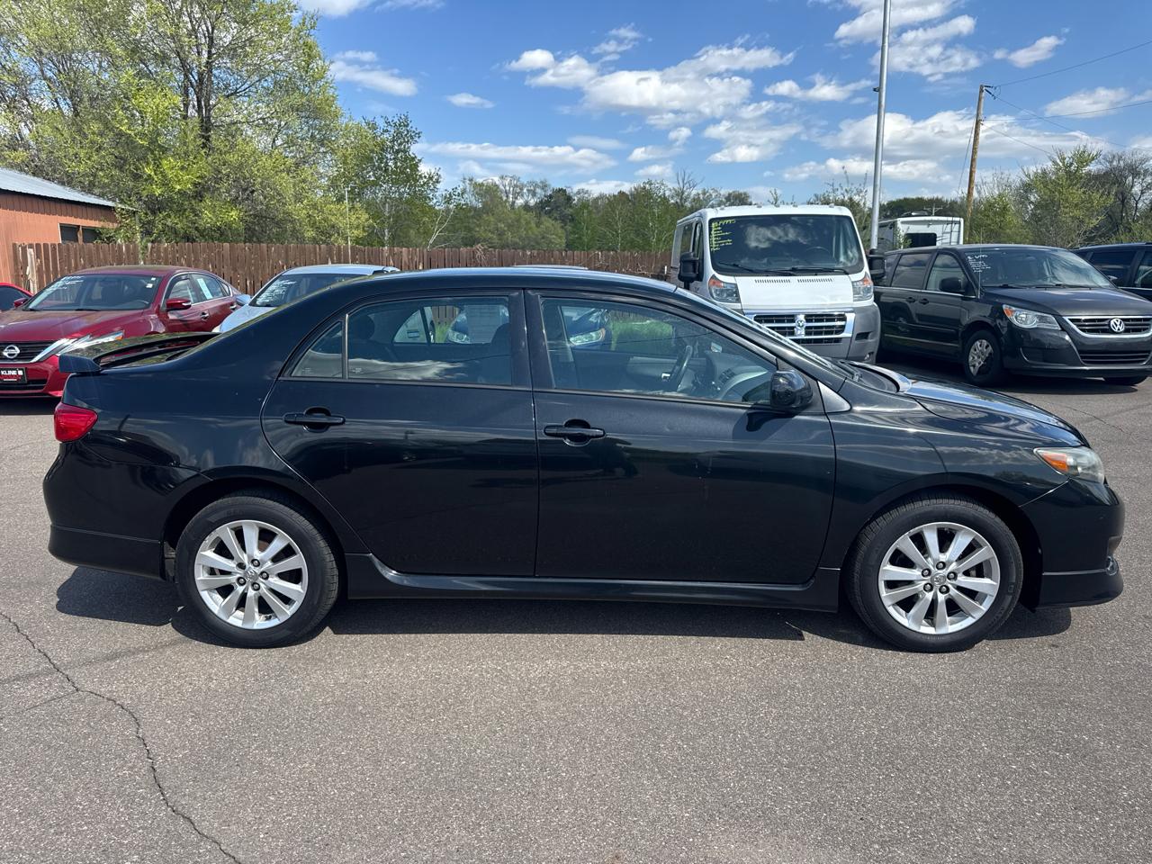 Toyota Corolla 4dr Sdn Man (Natl) 2010