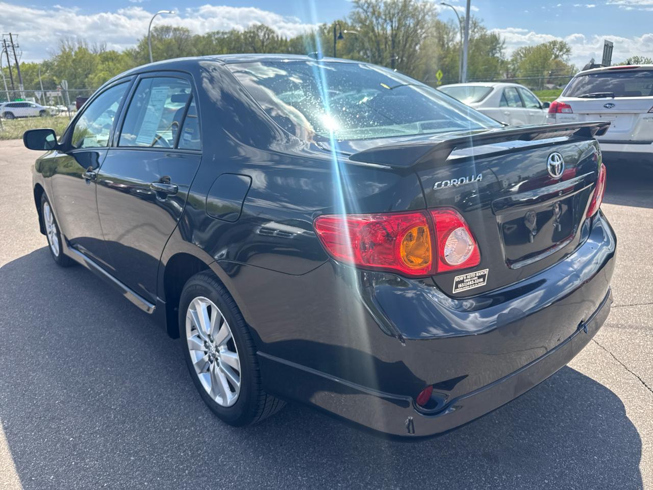 Toyota Corolla 4dr Sdn Man (Natl) 2010