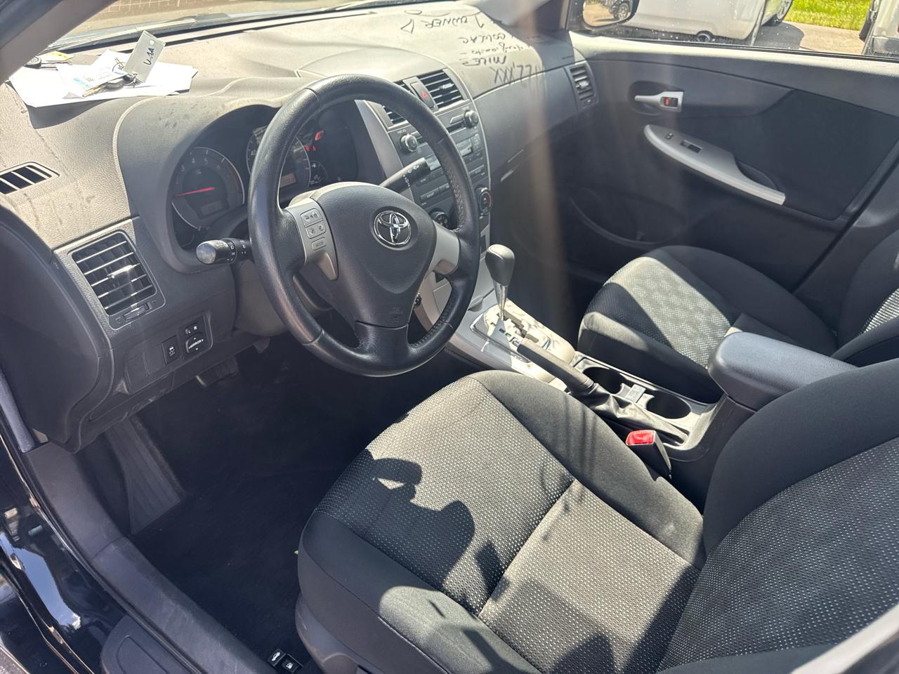 Toyota Corolla 4dr Sdn Man (Natl) 2010
