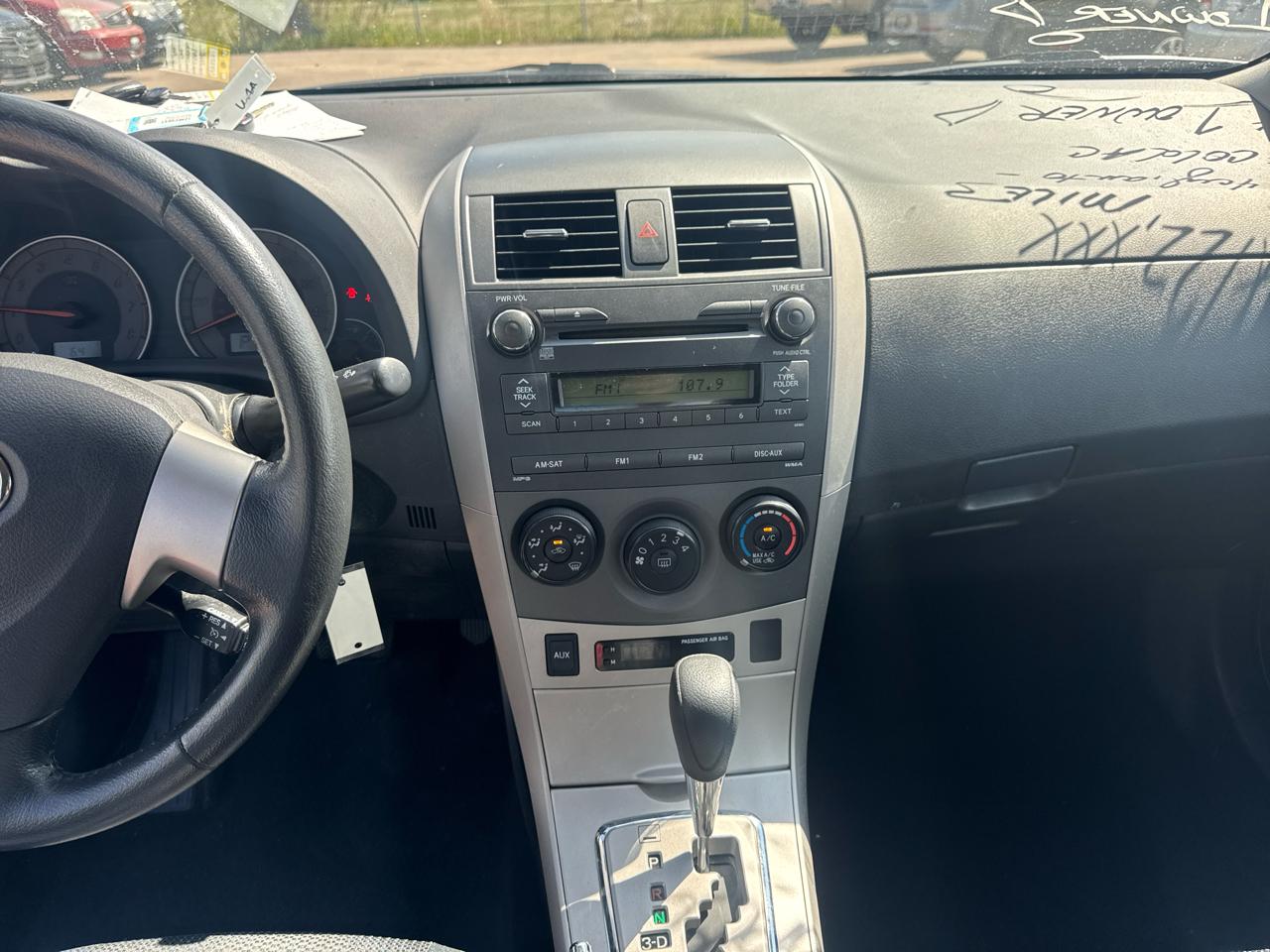 Toyota Corolla 4dr Sdn Man (Natl) 2010