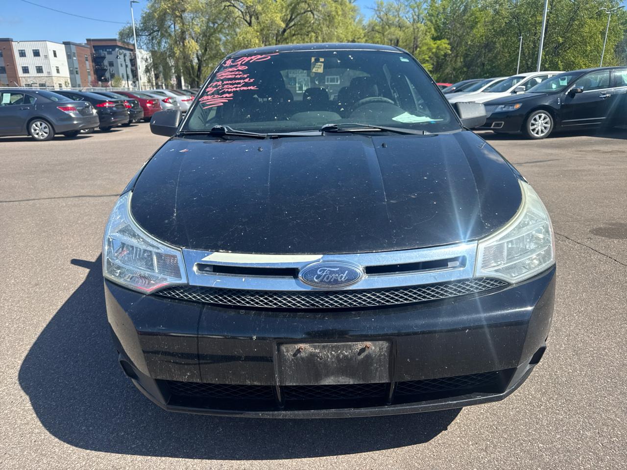 Ford Focus 4dr Sdn SE 2010