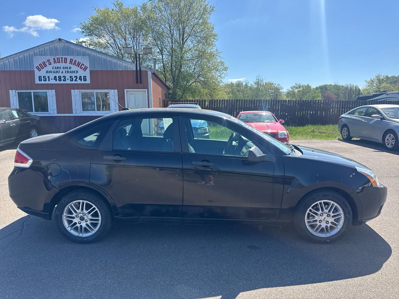 Ford Focus 4dr Sdn SE 2010